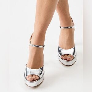 Inez Camilla Heels in silver metallic size 7